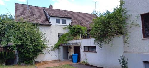 Ansicht Hauseingang - Charmantes Einfamilienhaus mit Einliegerwohnung - Geschichte trifft Potenzial zur Miete
