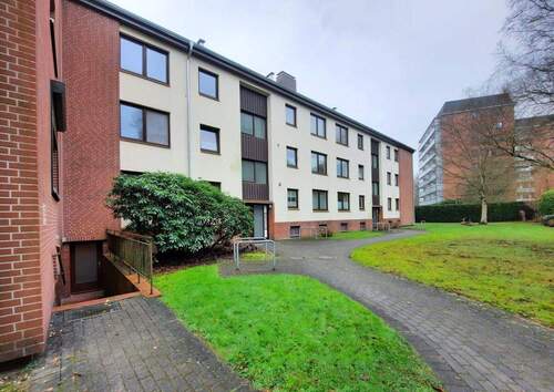 Ansicht des Hauses - 3 Zimmer Etagenwohnung zum Kaufen in Norderstedt