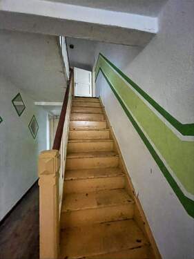 Treppe / Flur - Reihenendhaus mit 95,00 m&sup2; in Kyffhäuserland zum Kaufen