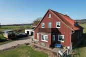 Hausansicht - Freistehendes Einfamilienhaus mit großem Grundstück und unverbaubarem Ausblick in Auetal