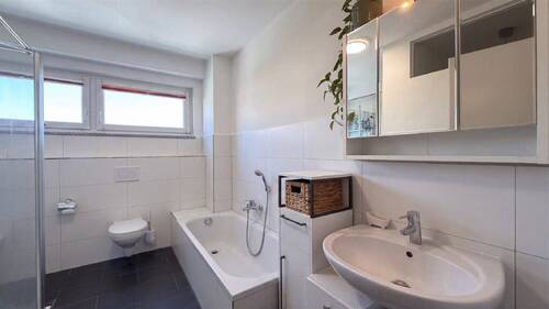 Teilblick ins Bad - 