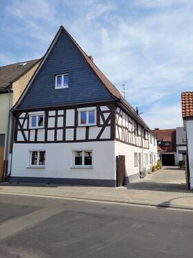 Hausansicht - Kernsaniertes Fachwerk und Moderne in einem vereint