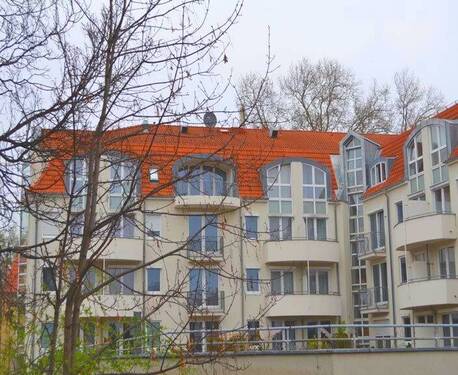 Gebäuderückansicht - 5 Zimmer Etagenwohnung zum Kaufen in Dresden