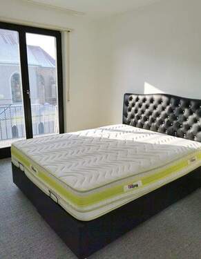 SZ mit Bett - 2 Zimmer Etagenwohnung zur Miete in Ludwigshafen am Rhein