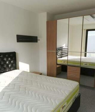 SZ mit Schrank - 2 Zimmer Etagenwohnung in Ludwigshafen am Rhein