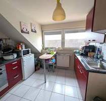 Ohne Provision - Ansprechende DG-Wohnung mit Balkon, Stellplatz & Tageslichtbad - Bibertal Kissendorf