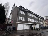 Hausansicht - Charmante 3-Zimmer-Wohnung mit Balkon und Garage in Düsseldorf