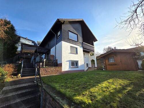 Vorderansicht - 7 Zimmer Einfamilienhaus zum Kaufen in Kassel / Nord (Holland)