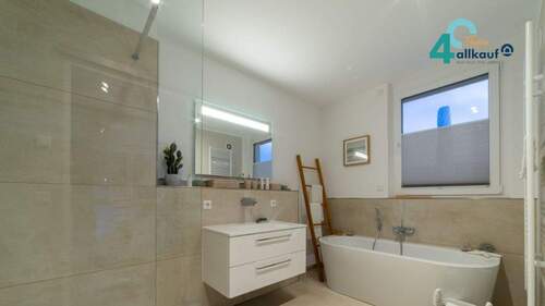 Modernes Wellness-Bad - 