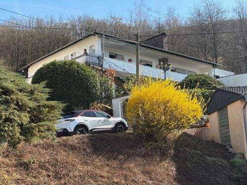 IMG_7194.jpeg - Großzügiges Einfamilienhaus mit Einliegerwohnung in IrschSaar