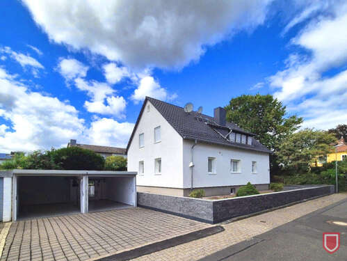 Straßenansicht mit Doppelgarage - 8 Zimmer Mehrfamilienhaus, Wohnhaus in Kassel / Kirchditmold