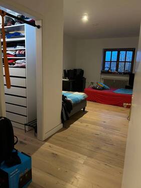 Schlafzimmer 1 mit Ankleide - 