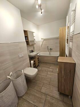 Badezimmer mit Wanne - 