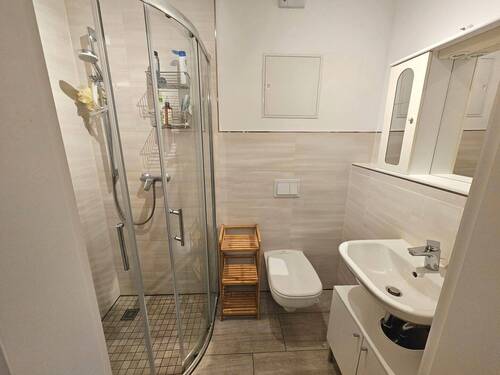 Gäste-WC mit Dusche - 