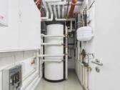 Technikraum mit moderner Anlagentechnik - 
