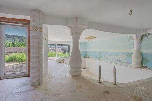Schwimmbad mit Sauna - 