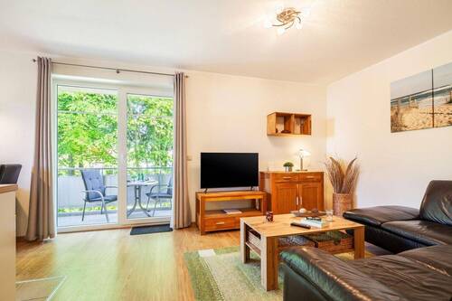 Wohnraum mit Zugang zum Balkon - 