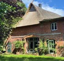 LANDWIRTSCHAFTLICHES ANWESEN - 3 HEKTAR LAND UND ca. 500 QM WOHNEN - Drage