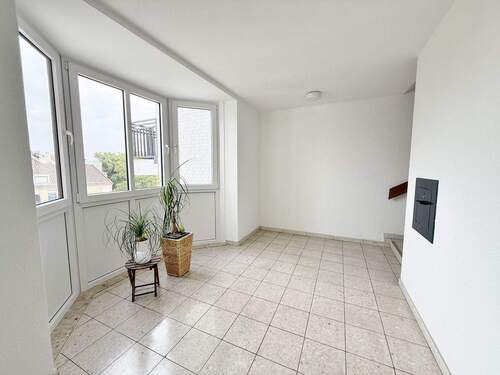 gepflegtes Treppenhaus - 2 Zimmer Etagenwohnung zur Miete in Bremen