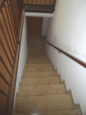 Treppenabgang ins UG - 