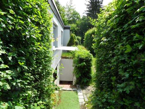 Eingang Einligerwohnung UG - 6 Zimmer Einfamilienhaus in Hechingen