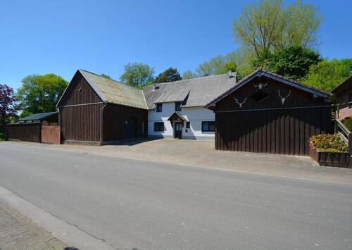 Frauenkron 1.JPG - Ruhig gelegenes, freistehendes Wohnhaus mit Garagen, Scheune, Carport und überdachter Terrasse in Frauenkron-Dahlem