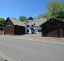 RESERVIERT Ruhig gelegenes, freistehendes Wohnhaus mit Garagen, Scheune, Carport und überdachter Terrasse in Frauenkron-Dahlem RESERVIERT