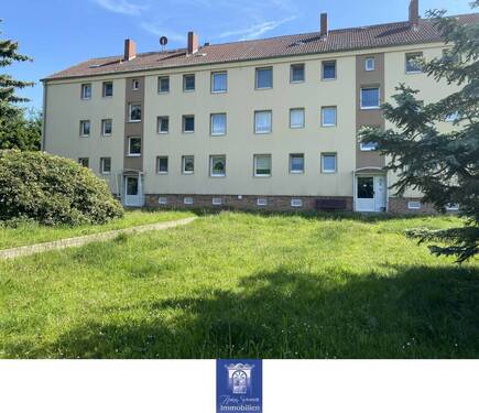 Hausansicht - Wohlfühlwohnung in traumhaft grüner Lage! Tageslichtbad, separate Küche!