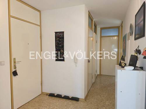 Flur - 4 Zimmer Etagenwohnung zum Kaufen in Tübingen