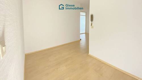 Flur - 2 Zimmer Etagenwohnung in Stuttgart / Heumaden