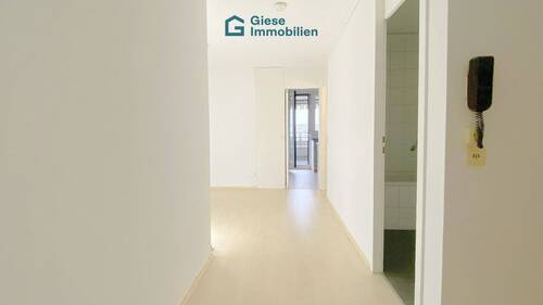 Flur - Etagenwohnung mit 73,00 m&sup2; in Stuttgart / Heumaden zur Miete