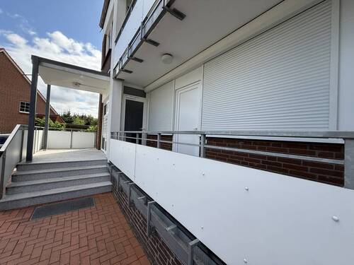 Eingang zum Haus - Etagenwohnung mit 38,40 m² in Lübeck / Travemünde zum Kaufen
