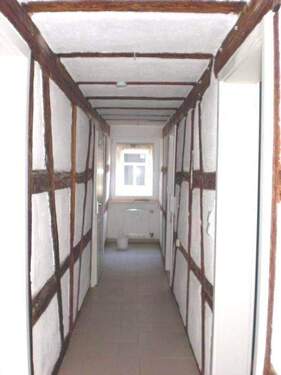 Diele/Flurbereich - +++Für Altbau und Fachwerkliebhaber! 3,5 Zimmer Fachwerkwohnung (1.OG) mit EBK und Balkon mitten in Frickenhausen am Main+++