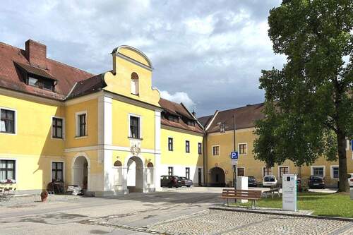 Vorplatz Konvent Oberalteich - Historisches Reihenhaus in unmittelbarer Nähe des Klosters Oberalteich bei Bogen
