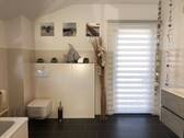 OG Bad Bild 1 - Immobilien Baumeister Neuburg.JPG - 