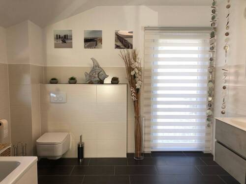 OG Bad Bild 1 - Immobilien Baumeister Neuburg.JPG - 
