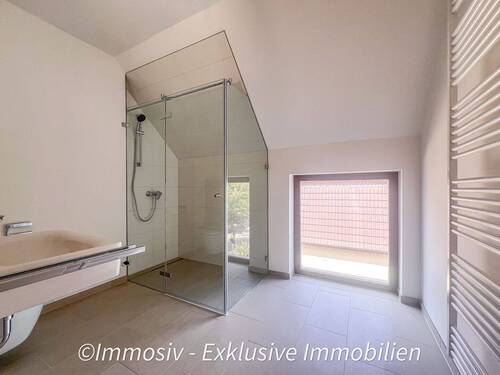 Tageslichtbad mit Dusche - 