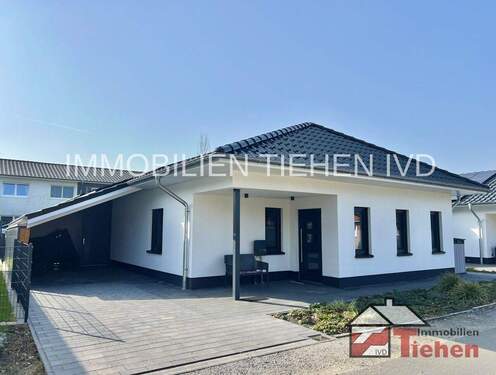 1 - Projektierter Neubau Bungalow für komfortables Wohnen auf einer Ebene im KfW 40 Standard