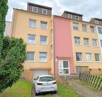 Attraktive, moderne Dachgeschosswohnung mit 4 Zimmern, teilüberdachter Terrasse und 2 Garagen - Hannover Bornum