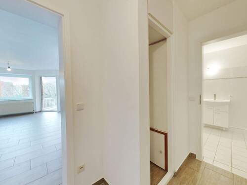 Flur_Eingangsbereich - 2 Zimmer Etagenwohnung in Stade