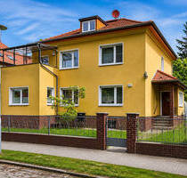 Stattliches Ein- bis Zweifamilienhaus von 1938 mit Pool, Sauna und Garage auf sonnigem Grundstück - Dallgow-Döberitz