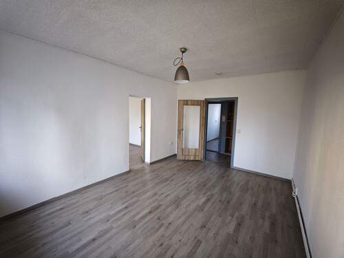 Wohnzimmer - 3 Zimmer Etagenwohnung in Regis-Breitingen