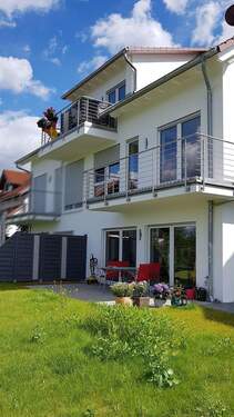 Terrasse und Garten - 6 Zimmer Doppelhaushälfte in Erdmannhausen