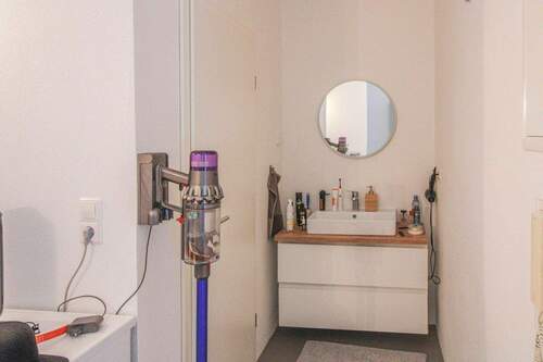 Vorraum vor Dusche linke Wohnung - 