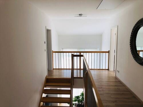 OG Treppenhaus - Immobilien Baumeister Neuburg.JPG - 