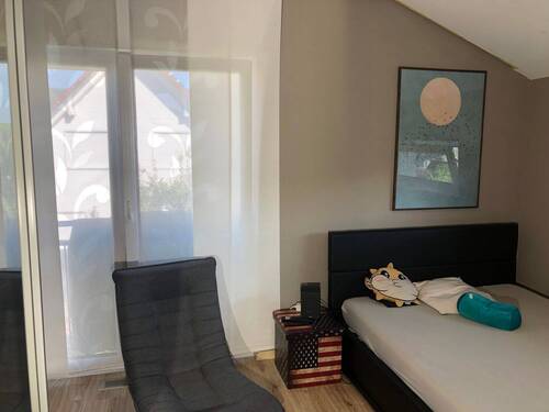 OG Zimmer 1 Bild 2 - Immobilien Baumeister Neuburg - 