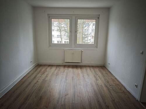 Wohnzimmer - 2 Zimmer Etagenwohnung zur Miete in Regis-Breitingen