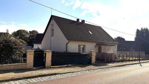 Haus Straßenseite I - Familienhaus mit Hofgefühl & separatem Einliegerbereich - Platz, der im Alltag wirklich funktioniert