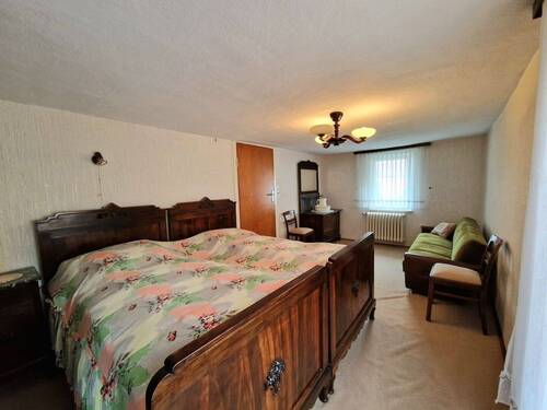 1. OG Schlafzimmer mit Balkonzugang - 