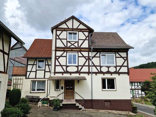 Frontansicht - 5 Zimmer Einfamilienhaus zum Kaufen in Herleshausen / Breitzbach